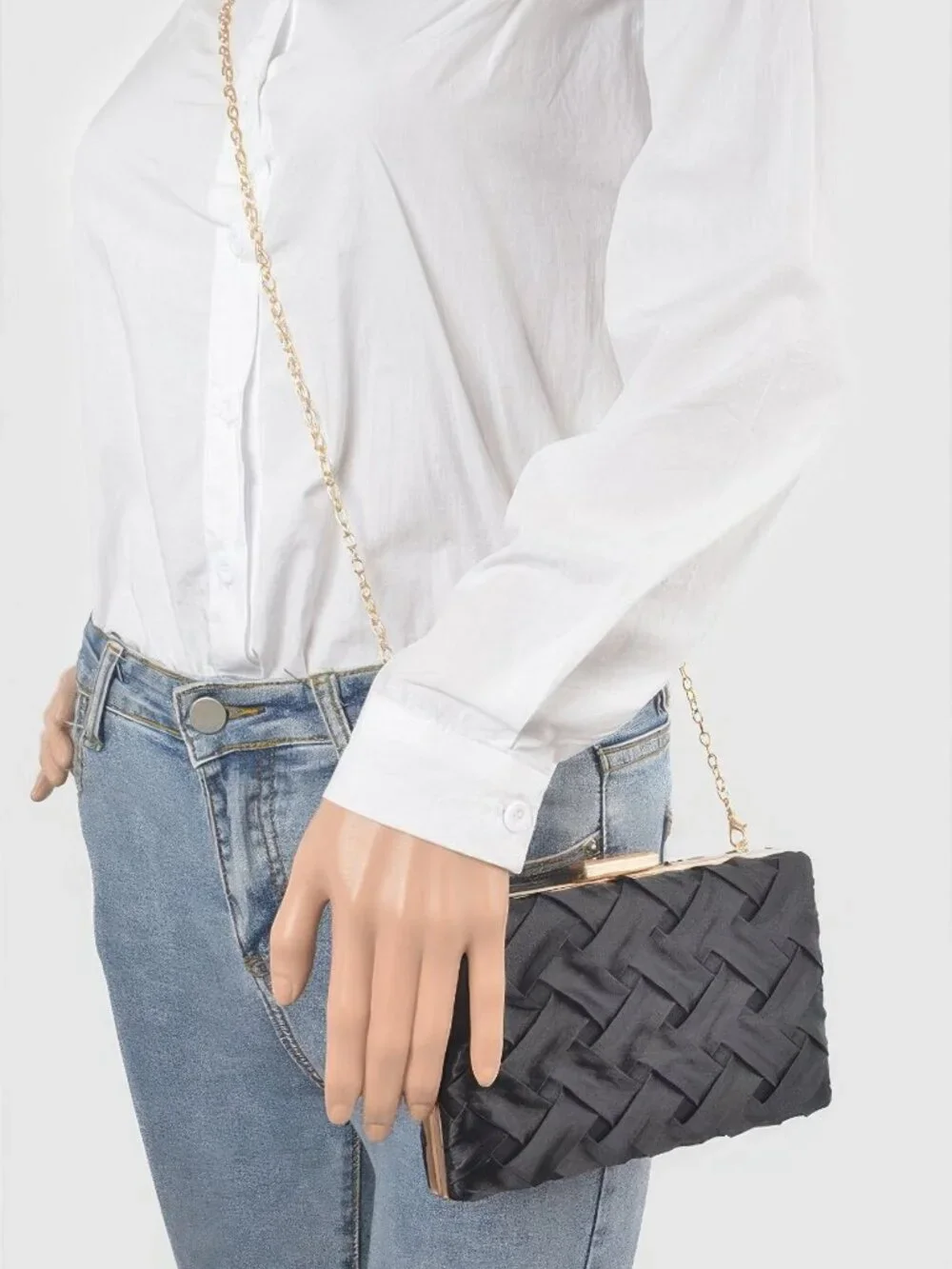 Cross Hatched Chain Clutch